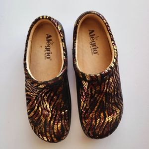 Alegria Women's Kayla Clogs Golden Jungle 37 / 7M KAY-542